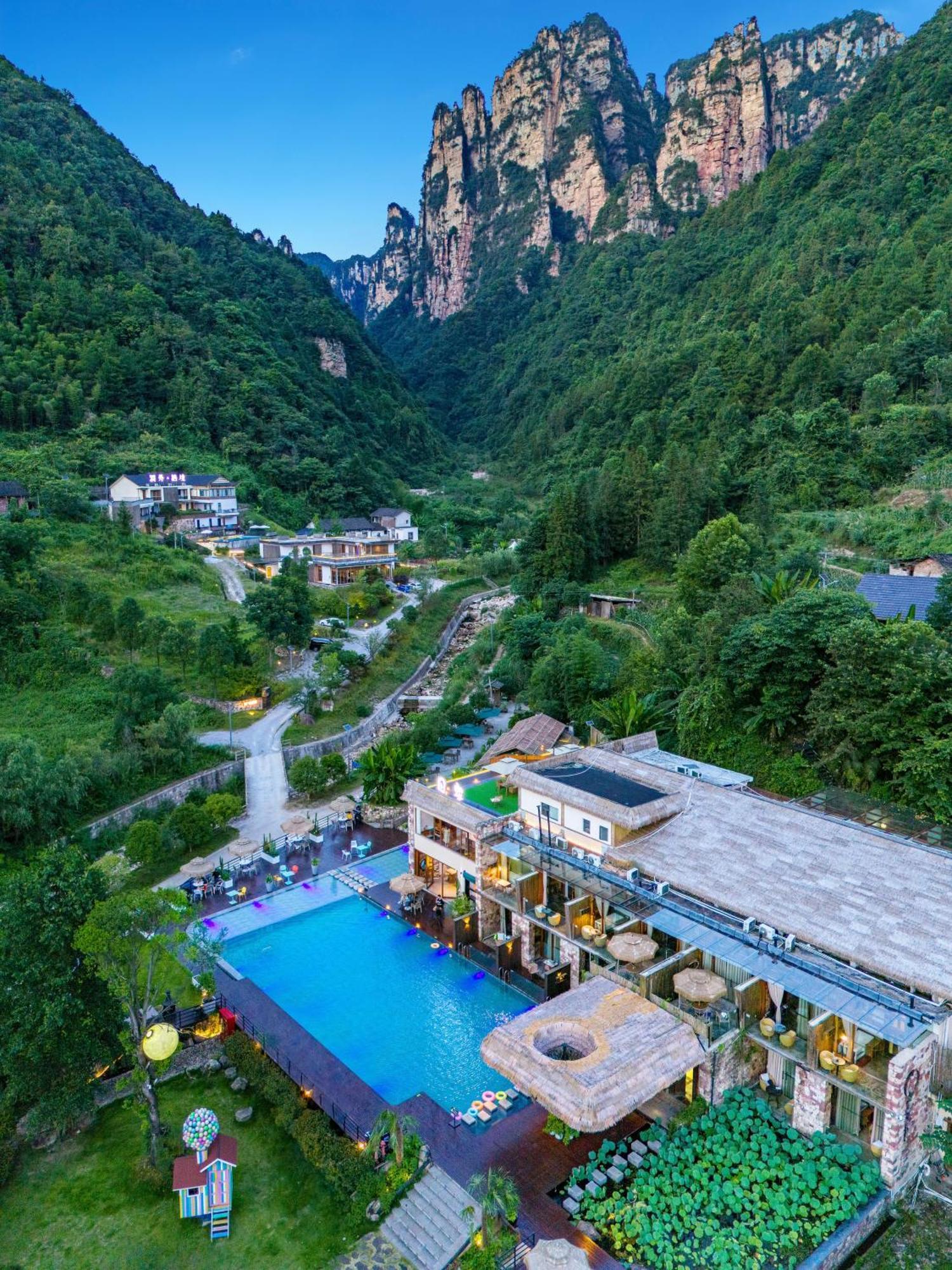 Pandora Vista Retreat Hotel จางเจียเจี้ย ภายนอก รูปภาพ